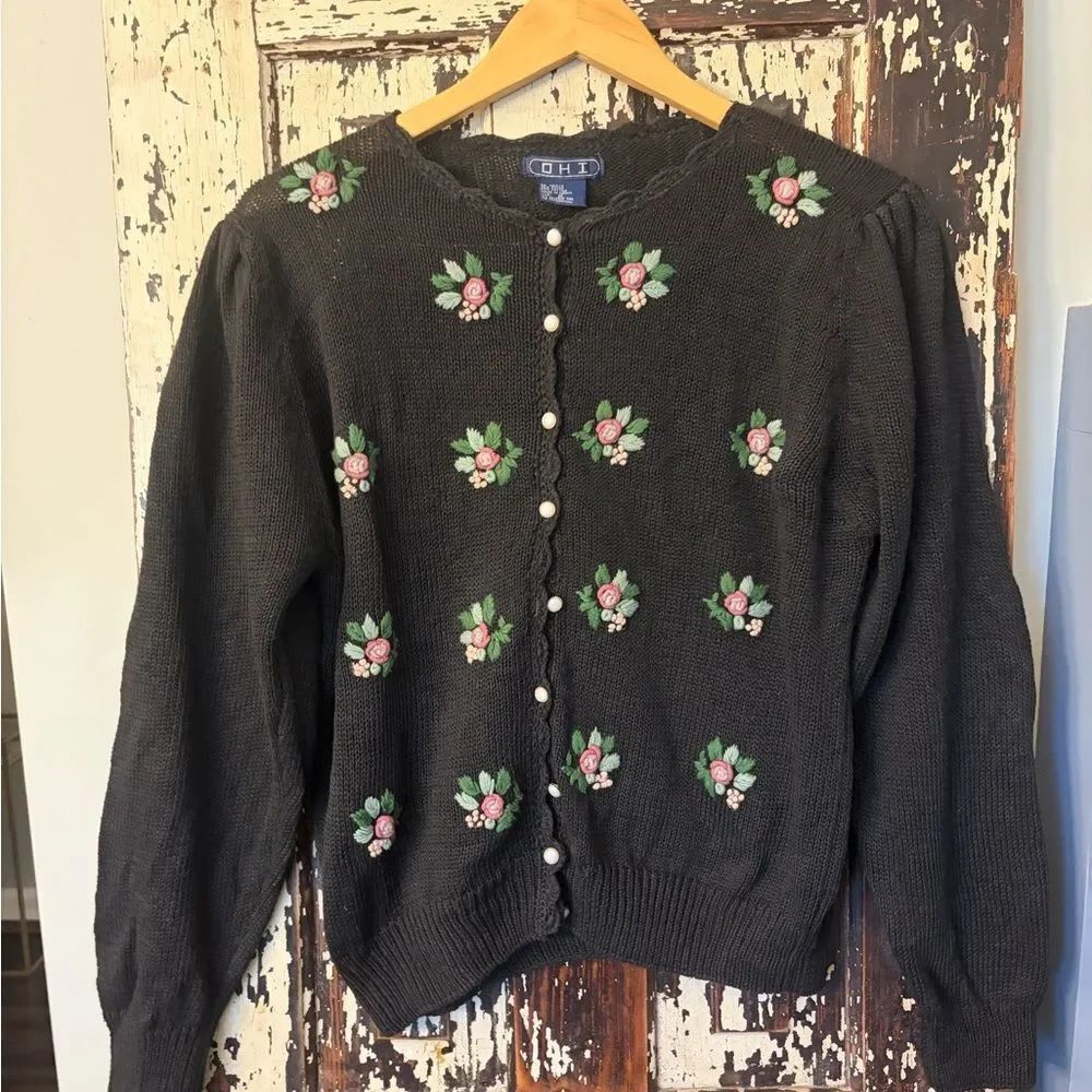 Cottagecore Embroidered floral vintage cardigan. Women Medium Button sweater.